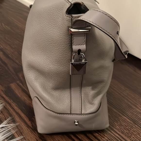 Grey medium sized Michael Kors Purse - Picture 3 of 8